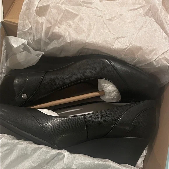 Life Stride Black Comfort Shoes - Picture 4 of 11